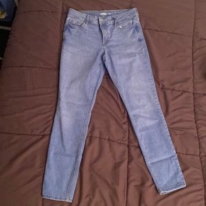 Lightweight sold Navy Rockstar super skinny jeans.